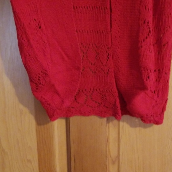 Red sweater - Picture 4 of 4